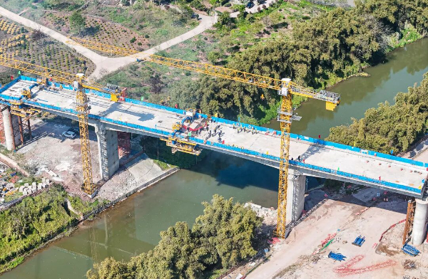 成渝中線梁灘河與黃家嘴雙橋合龍后轉(zhuǎn)戰(zhàn)漳汕高鐵：五新造橋機(jī)高周轉(zhuǎn)率贏得廣泛贊譽(yù)！
